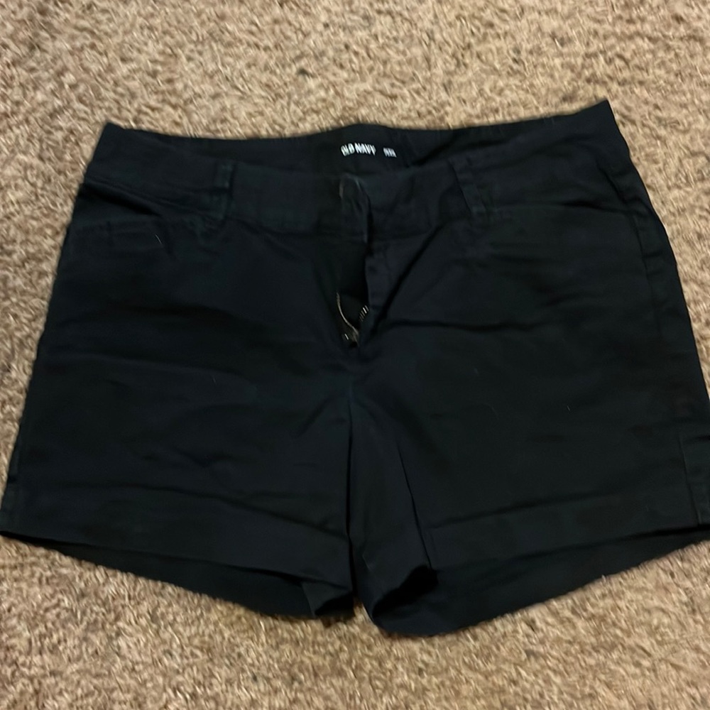 Old Navy black Pixie shorts, size 6. Perfect for summer!